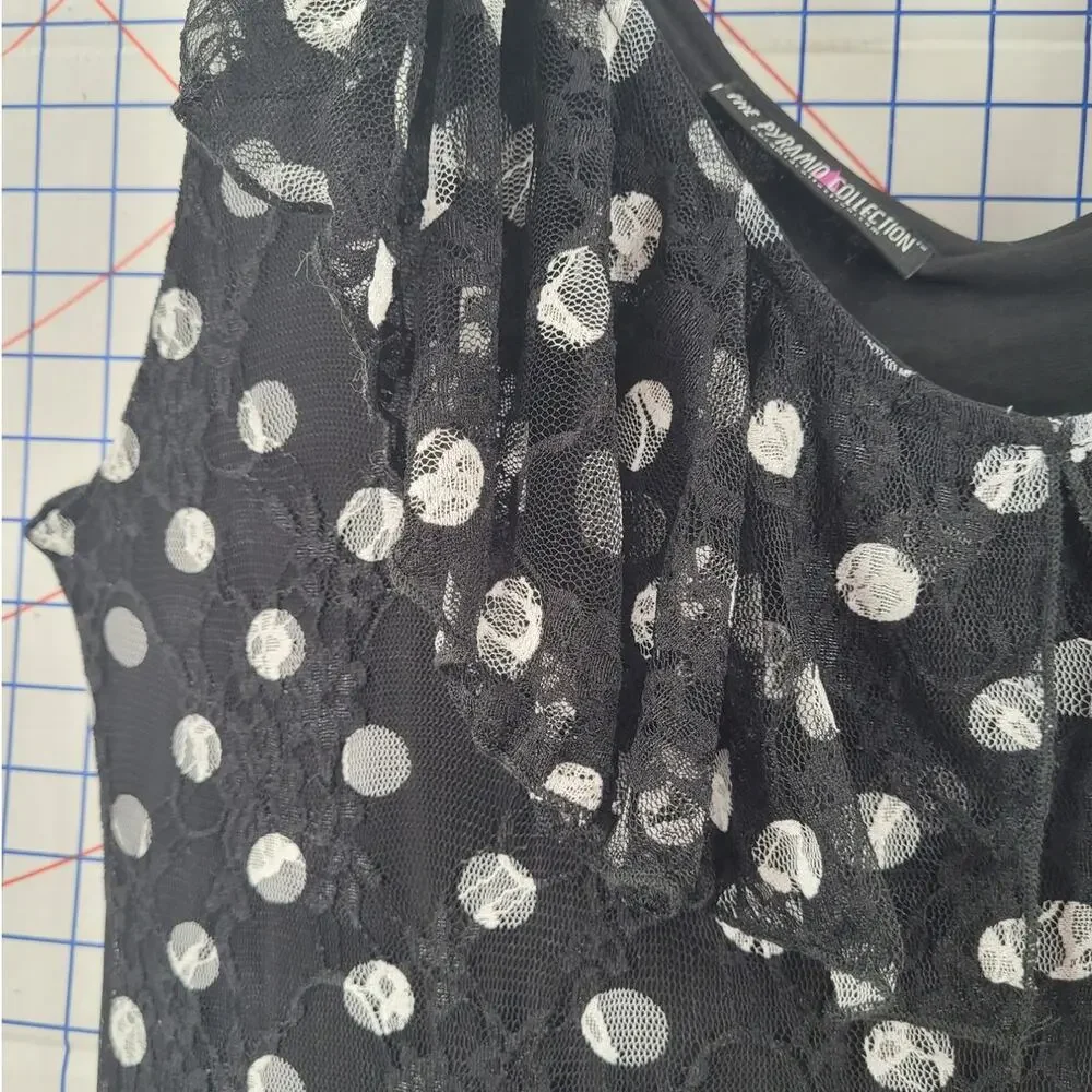 Pyramid collection lace
